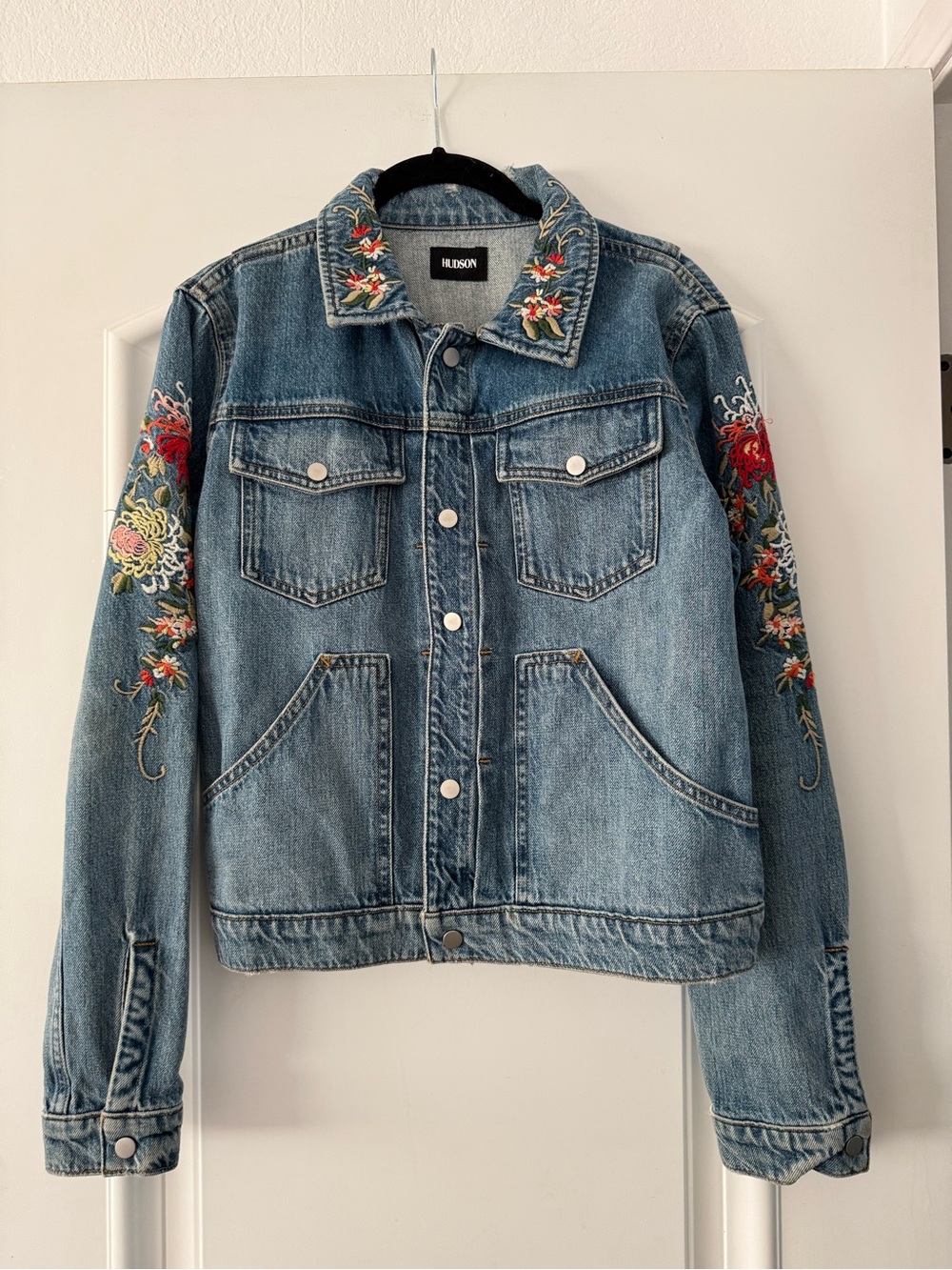 NWT // HUDSON // THE REN TRUCKER EMBROIDERED DENIM JACKET SIZE SMALL